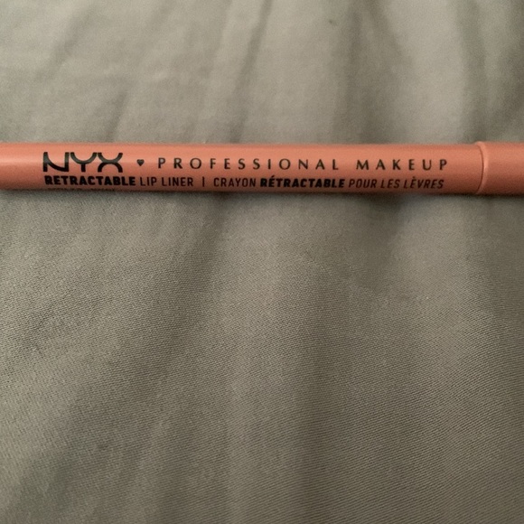 Lip liner - Picture 2 of 3